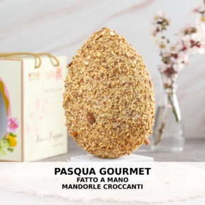 Uovo di Pasqua artigianale alla mandorla con granella di mandorla tostata e crema alla mandorla
